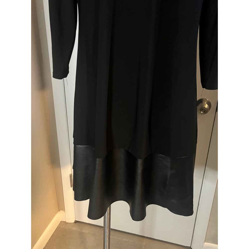 Womens black mini dress contrasting hemline 3/4 sleeve size medium like new - Picture 3 of 11
